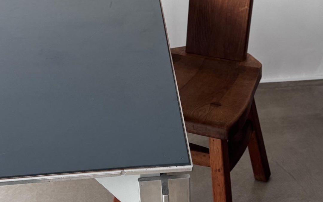 Stół belgijskiej marki BULO