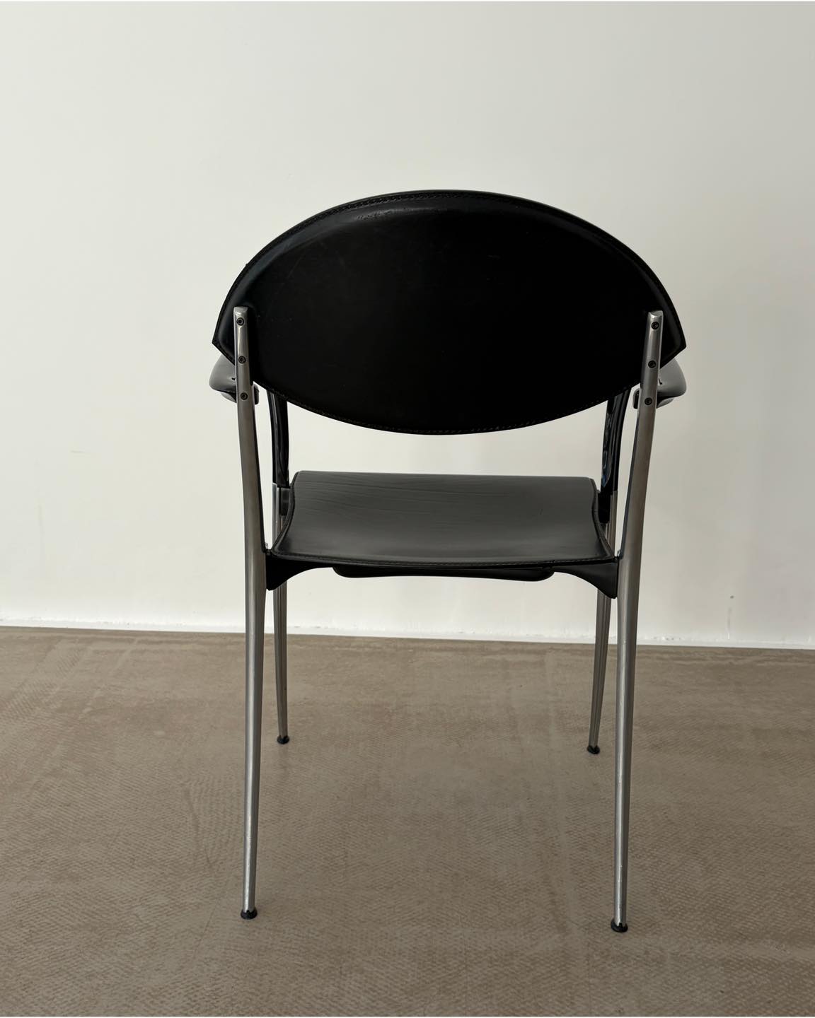 Krzesła proj. Luigi Origlia