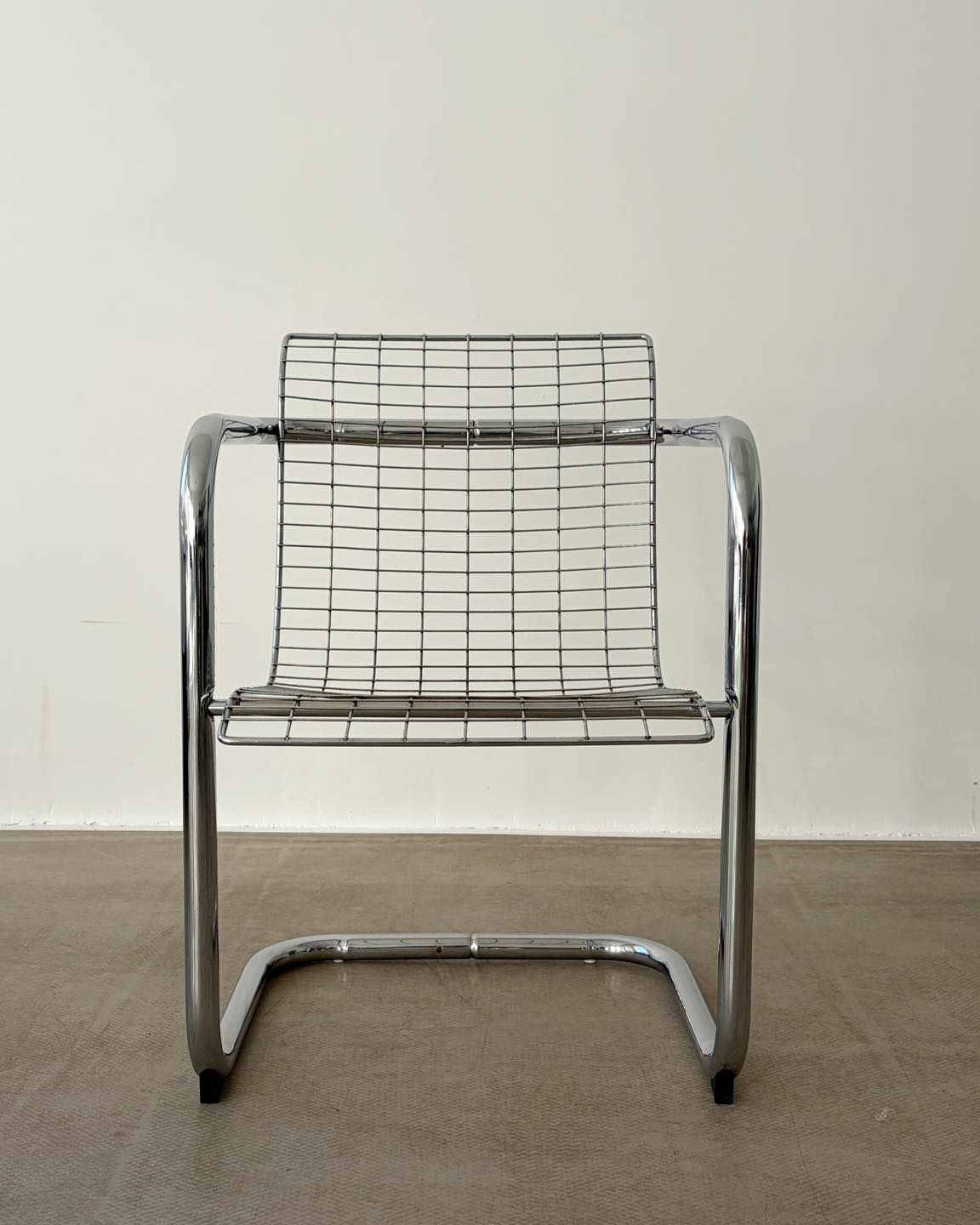 Krzesło postmodernistyczne